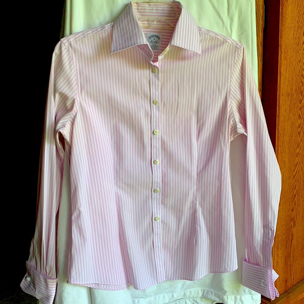 Size 4 fitted women’s Brooks Brother’s blouse